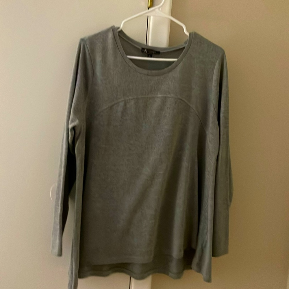 DG2 gray heather top